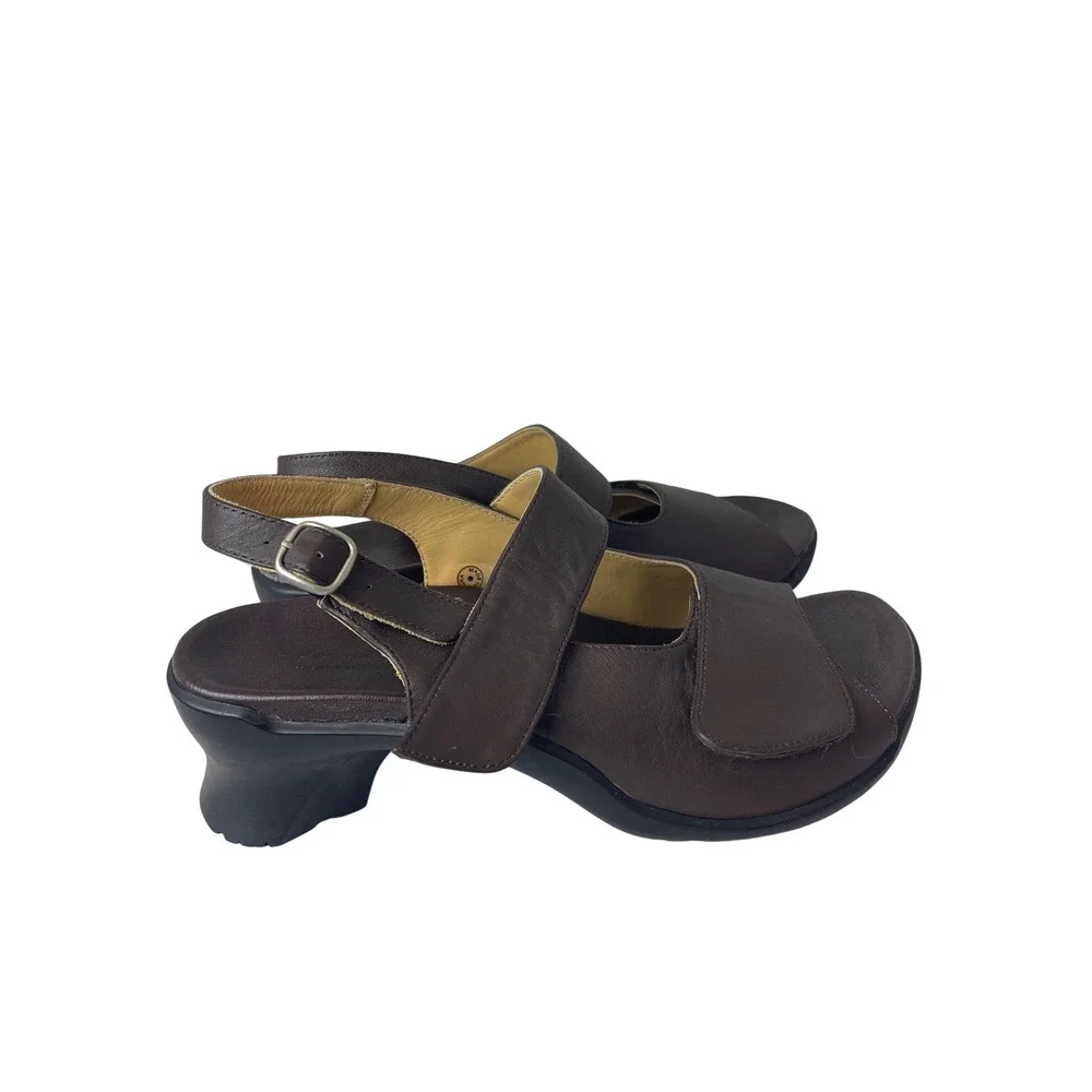 AKAISHI ArchFitter Size 9 Brown Leather Adjustable Strap Wedge Sandals